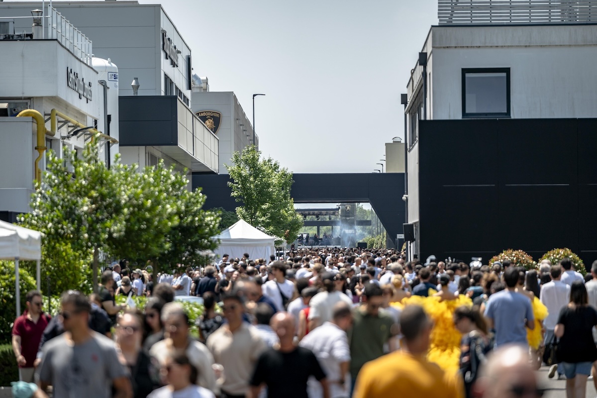 Lamborghini apre le porte ai suoi eroi silenziosi: il successo del Family & Friends Day 2025