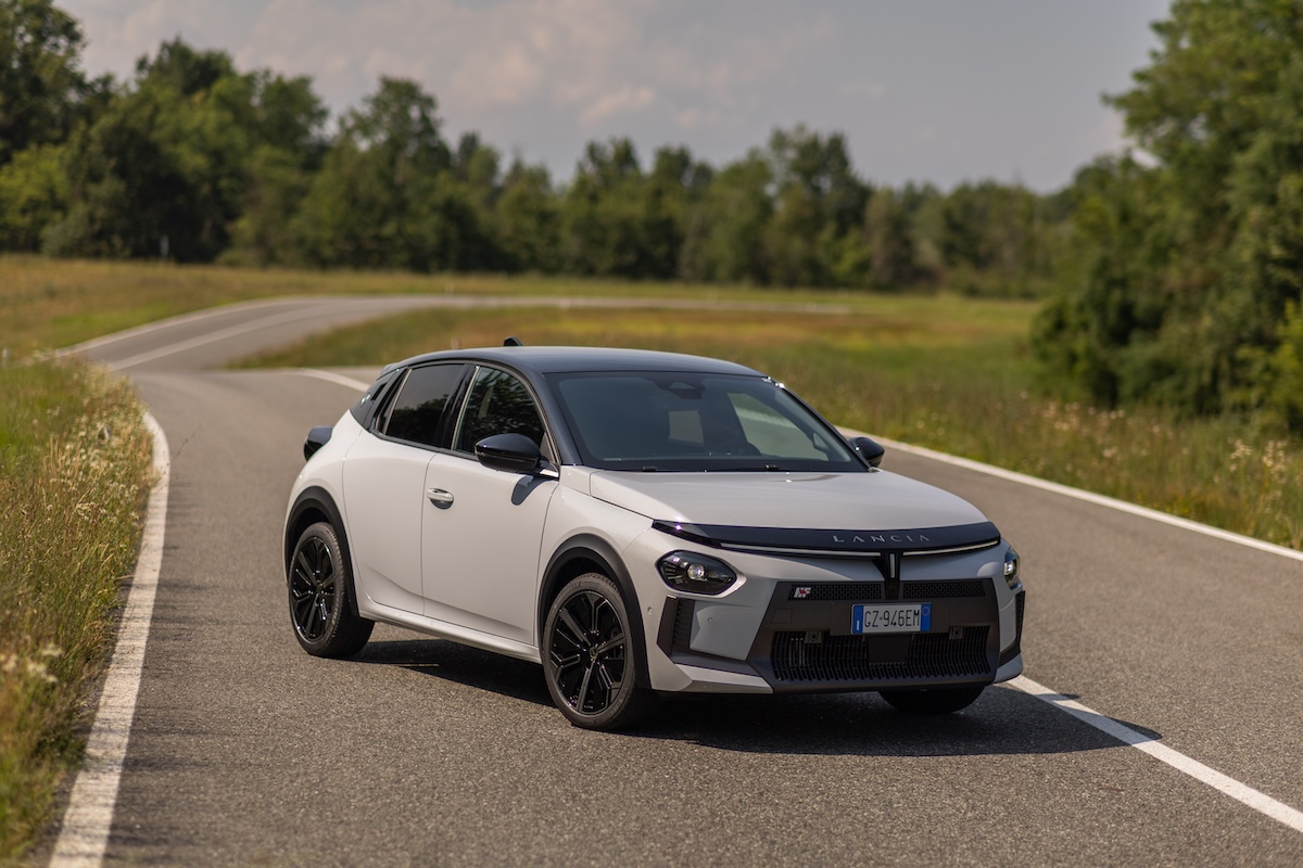 Nuova Lancia Ypsilon HF 280 CV: il ritorno dell’Elefantino Rosso tra elettrico, sport e leggenda