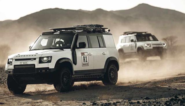 Dakar Rally: la flotta Defender apre la pista tra dune e rocce