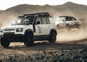 Dakar Rally: la flotta Defender apre la pista tra dune e rocce