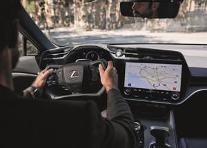 Lexus RZ, arriva lo steer-by-wire: come cambia la guida con One Motion Grip
