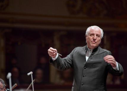 Quando Shostakovich festeggiò la morte di Stalin: il concerto di Honeck con la Filarmonica della Scala