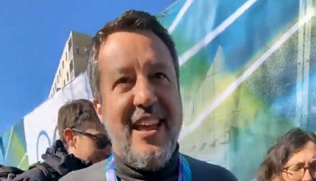 Preservativi finiti al villaggio olimpico, Salvini ironizza: “Ne danno 50 al giorno, ma sono già esauriti”