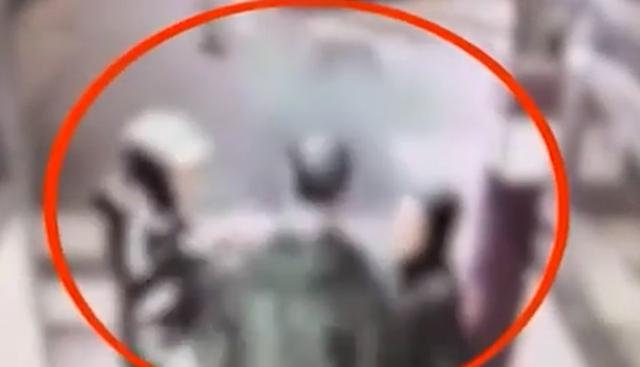 Milano, rapina choc in metro: calci, pugni e spray urticante per una collana d’oro. Arrestati due giovani