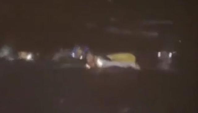 Migranti gettati in mare di notte, il salvataggio a largo della Libia. VIDEO