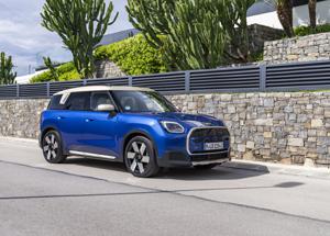 MINI Countryman elettrica supera i 500 km: il SUV elettrico premium compatto guarda al 2026