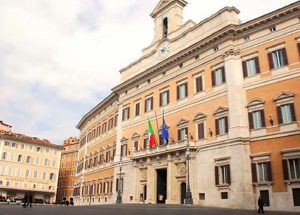 L’élite domina il potere, che si ripresenta nei fatti sotto forme più opache: burocrazie, algoritmi… di Raffaele Volpi