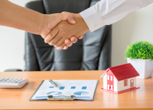 Stipendi e mutui in Italia, per un bilocale da 65 mq servono quasi 5 anni di lavoro. Ma è nulla in confronto a Londra