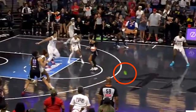 Nba, la finale femminile interrotta dal lancio di un oggetto "sospetto". Gelo in campo. VIDEO
