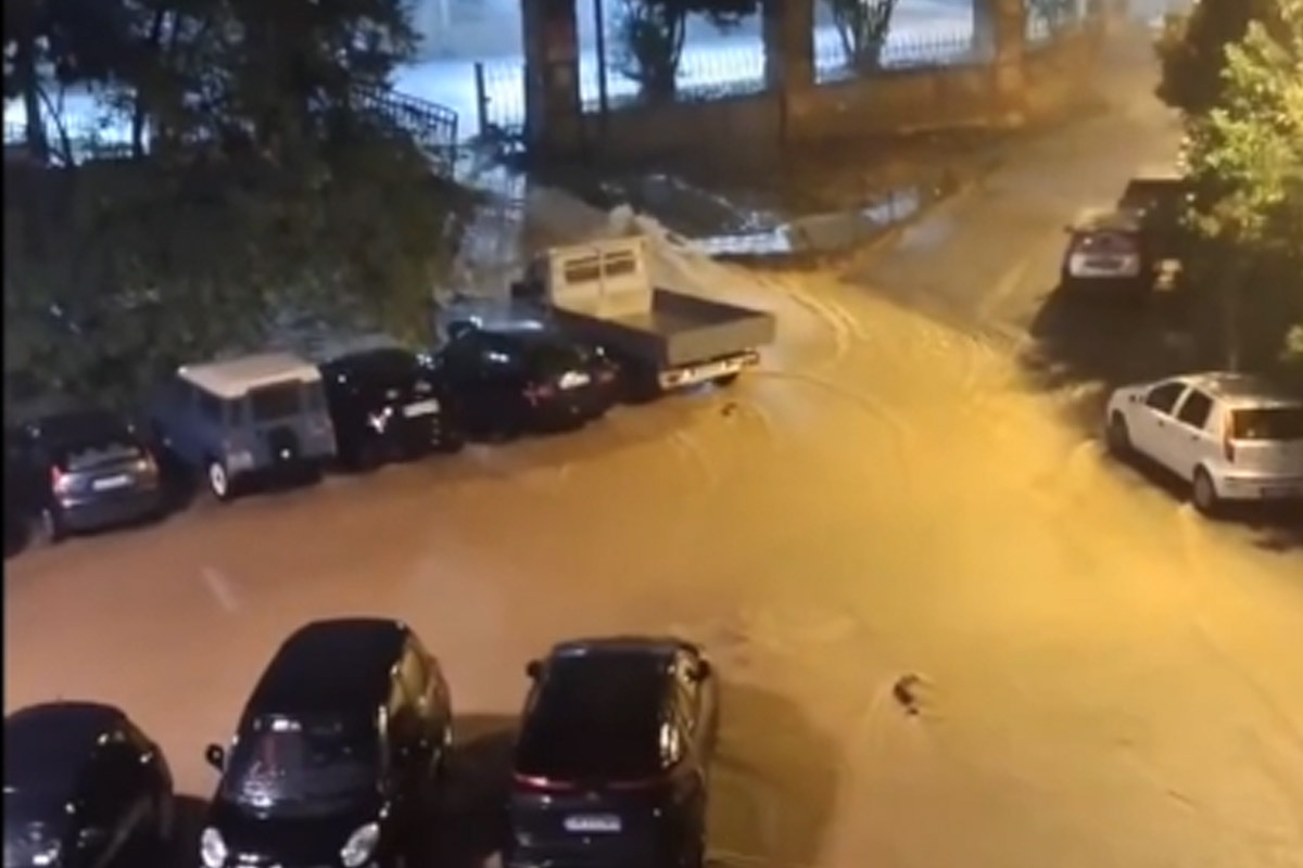 nubifragio in toscana forte maltempo tra carrara e massa scuole chiuse e rischio esondazione del fiume carrione