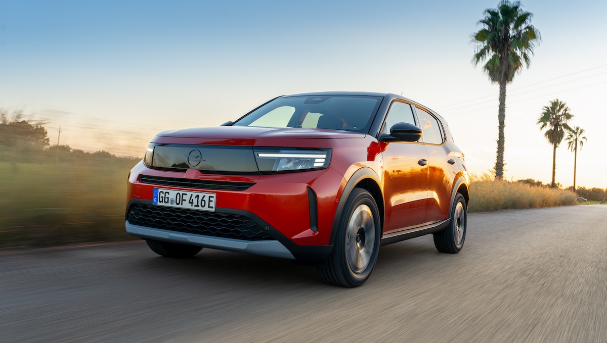 Opel Frontera Electric ora con 408 km di autonomia a 31.900 euro