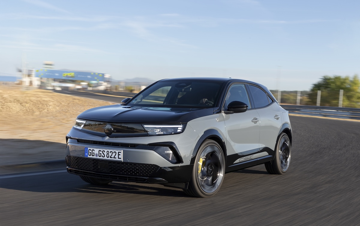Opel Mokka GSE, il SUV elettrico sportivo da 281 CV