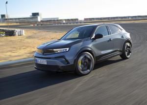 Opel Mokka GSE, il SUV elettrico sportivo da 281 CV