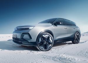 Nuovo Opel Grandland Electric AWD: potenza elettrica e trazione 4x4