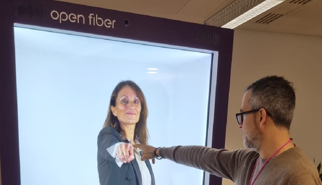 Open Fiber stabilisce il primato italiano di 64 Tbps e collega Roma e Milano con un ologramma