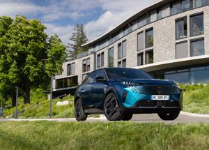 Peugeot E-3008 325 CV Dual Motor: prestazioni, stile e autonomia