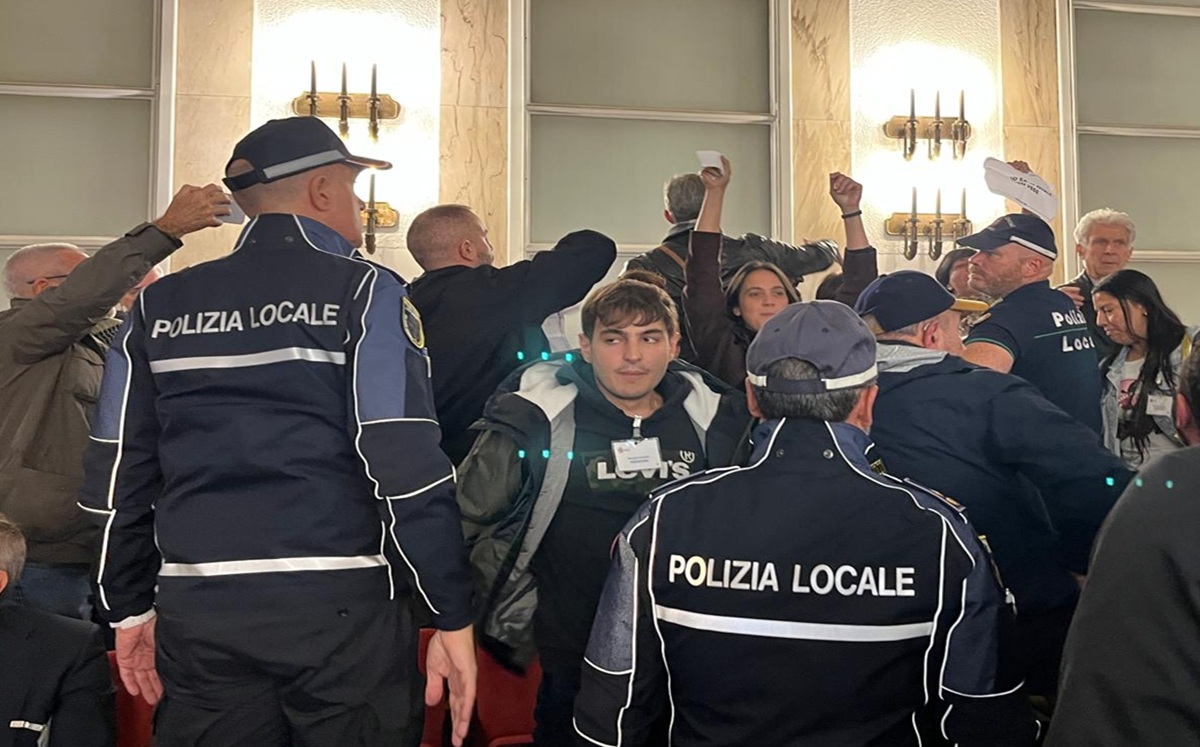 https://www.affaritaliani.it/static/upl2025/poli/polizia-ok.jpeg