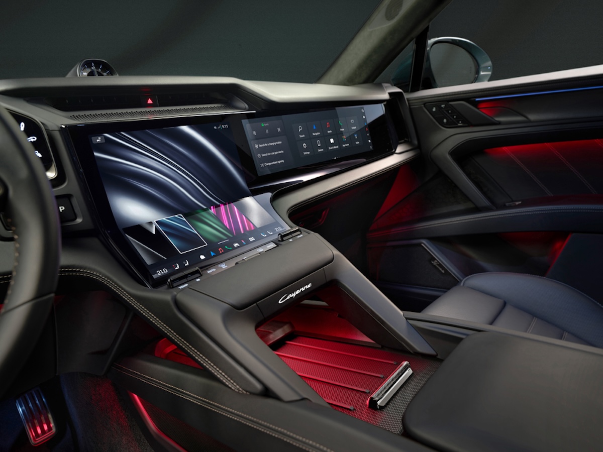 Nuovo Porsche Cayenne Electric: interni hi-tech e comfort su misura