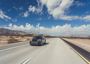 Porsche Cayenne Electric: oltre 600 km WLTP e ricarica 400 kW