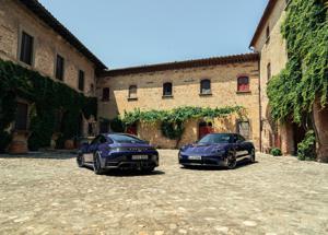 Porsche celebra i 40 anni con 911 e Taycan by Ferragamo