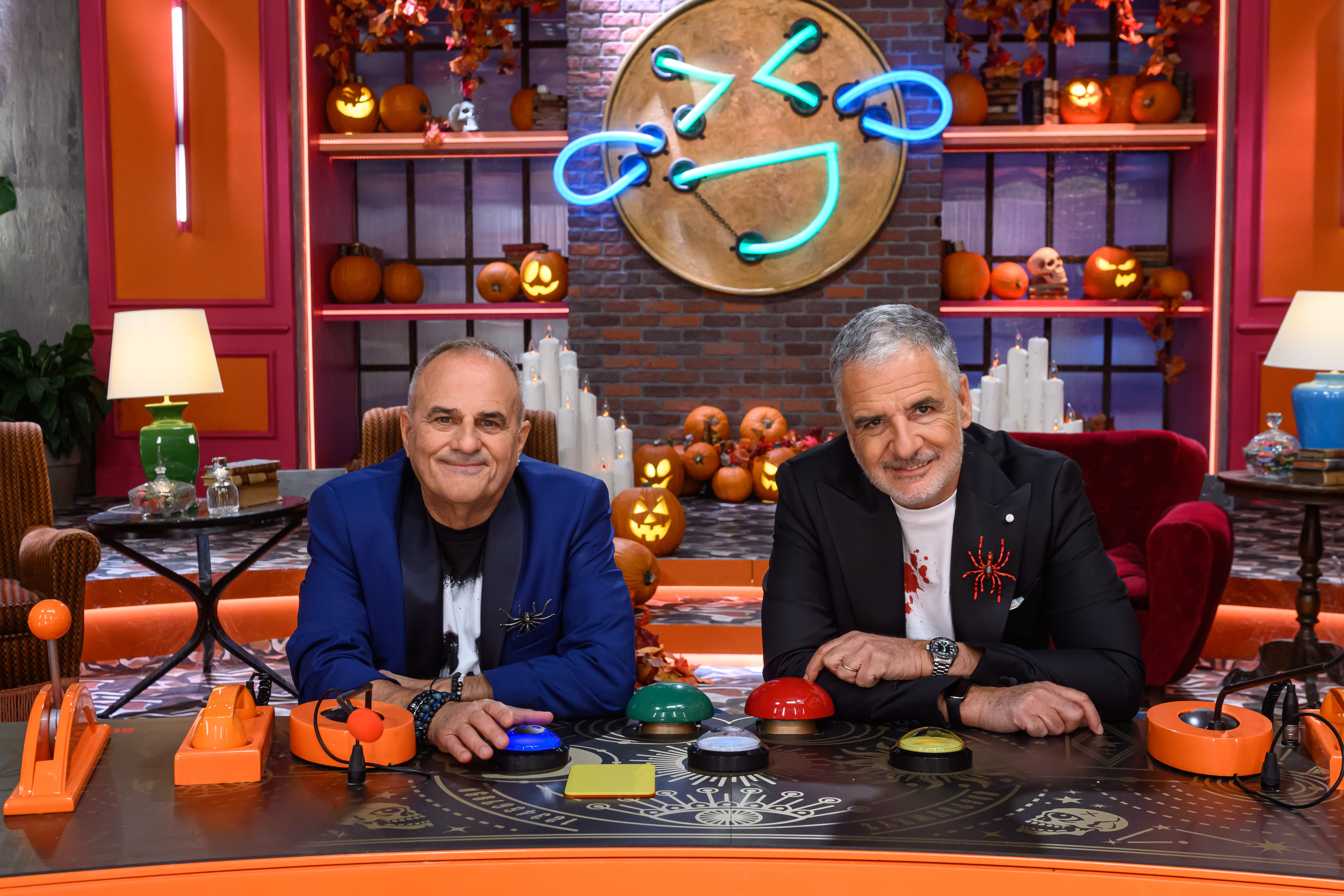 https://www.affaritaliani.it/static/upl2025/prim/0000/primevideo_lolhalloween_conduttori1.jpg