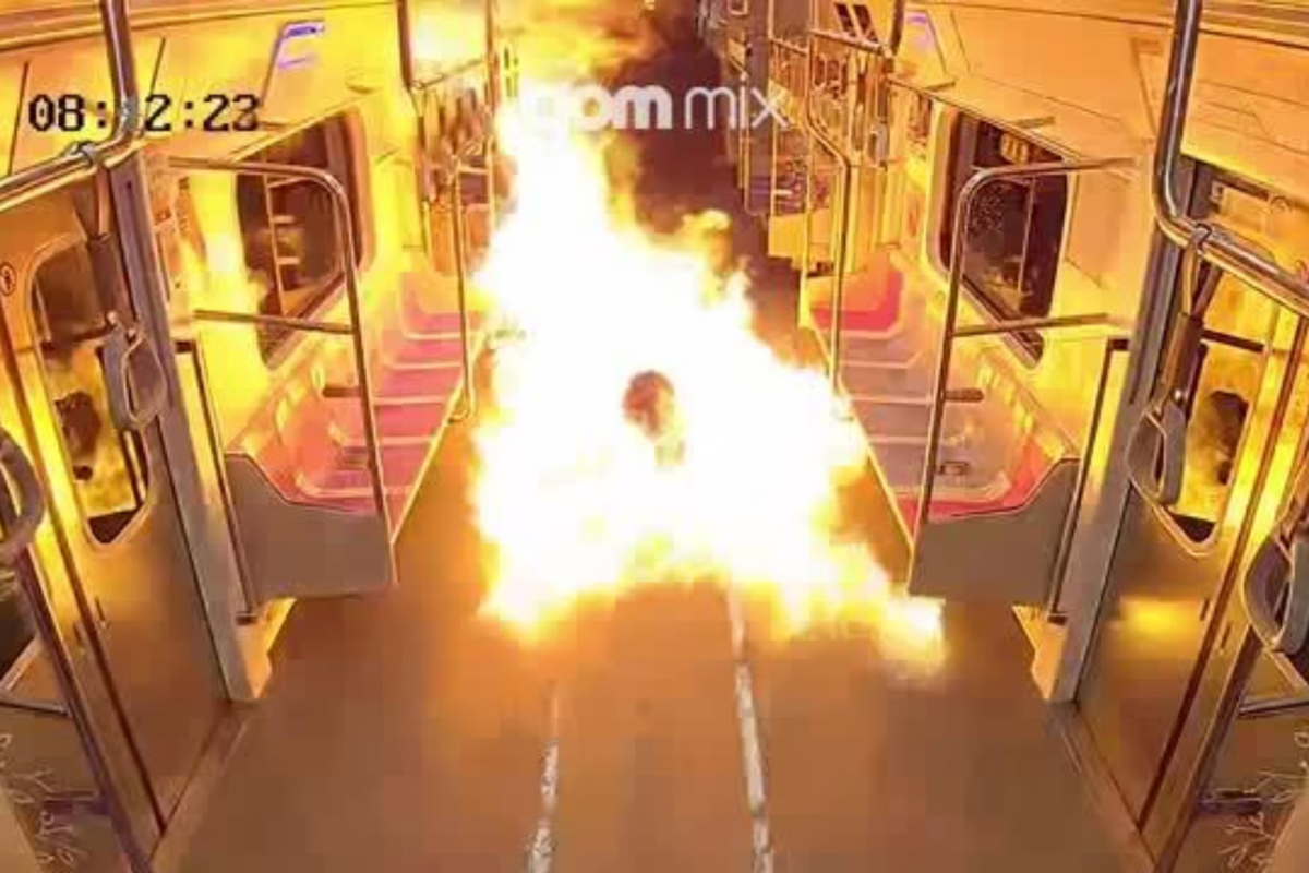 Va in metro e dà fuoco all Va in metro e dà fuoco all