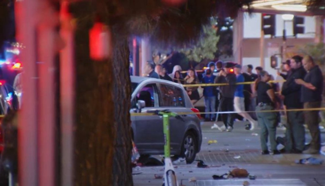 Auto sulla folla a Los Angeles