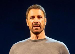 Raoul Bova vince il primo match contro Corona: il Garante e Google oscurano i canali social di “Falsissimo”