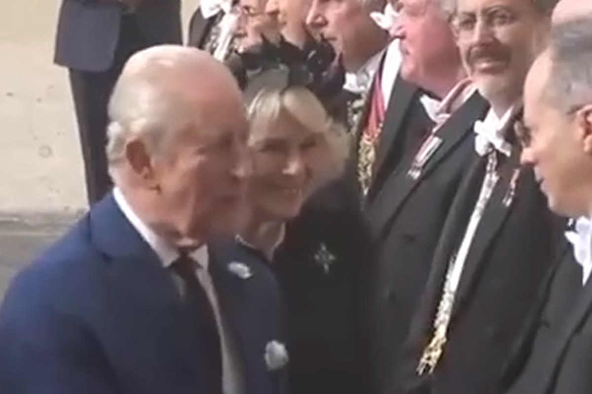 Re Carlo III e la regina Camilla pregano con Papa Leone XIV nella Cappella Sistina. Storico incontro in Vaticano Re Carlo III e la regina Camilla pregano con Papa Leone XIV nella Cappella Sistina. Storico incontro in Vaticano