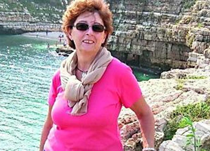 L'addio a Cecilia De Astis, oltre 200 persone ai funerali. I familiari: "Vittima del fallimento della società"