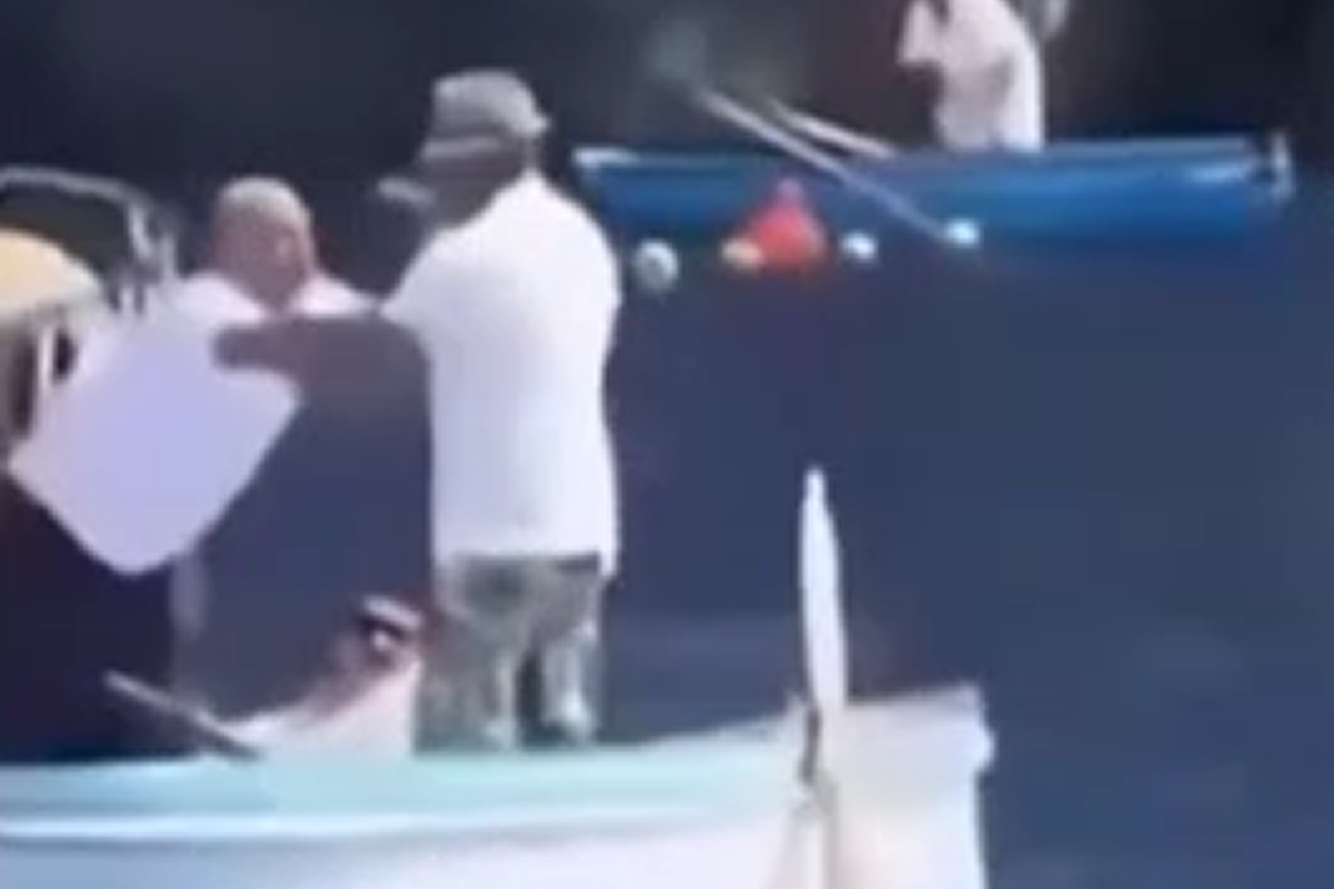 capri rissa tra barcaioli alla grotta azzurra volano schiaffi e uno finisce in acqua