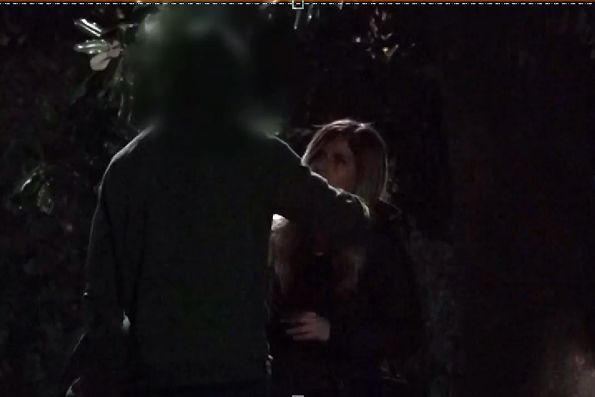 Milano da brividi, aggredita la troupe di Del Debbio. Paura a Dritto e Rovescio. VIDEO Milano da brividi, aggredita la troupe di Del Debbio. Paura a Dritto e Rovescio. VIDEO