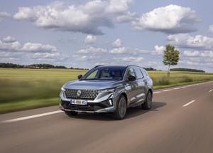 Renault Espace MY 2025: stile rinnovato, tecnologia e comfort top