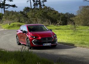 Renault Clio, 35 anni da bestseller: come Ã¨ diventata unâ€™icona â€œnormaleâ€