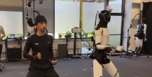 robot 