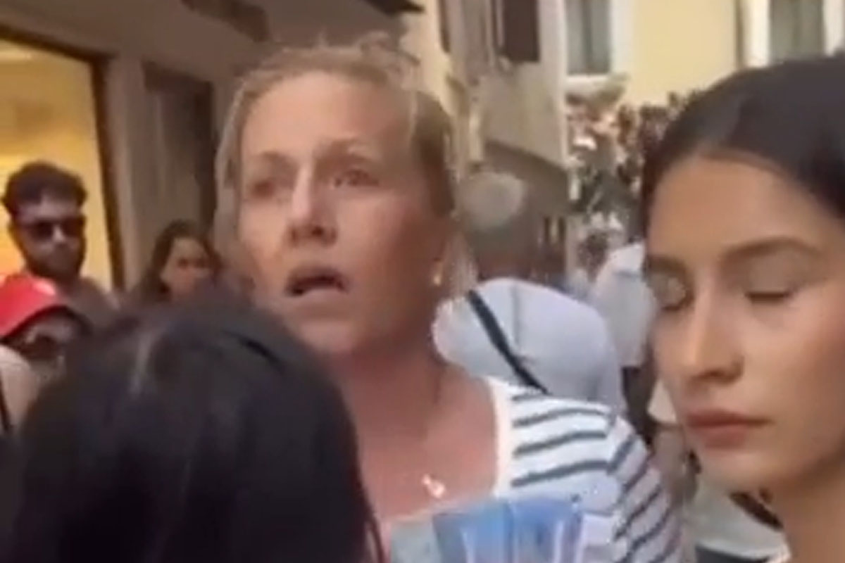 Venezia, turista americana blocca la ladra per i capelli: "Ho 8 figli, non mi freghi" Venezia, turista americana blocca la ladra per i capelli: "Ho 8 figli, non mi freghi"