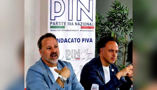 da sx: il Cav. A. Sorrento e l'Avv. M. Sances da sx: il Cav. A. Sorrento e l'Avv. M. Sances