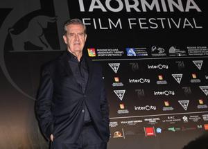 Belve, anche l'attore britannico Rupert Everett fra le vittime di Francesca Fagnani. Retroscena