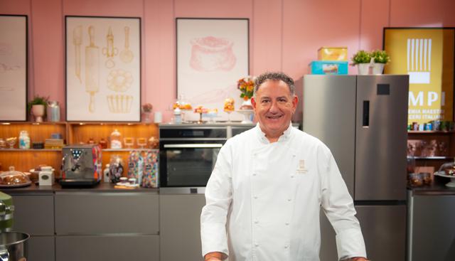 Accademia di Pasticceria - I dolci della tradizione, arriva lo show natalizio su Sky - Cinque conduttori d'eccezione