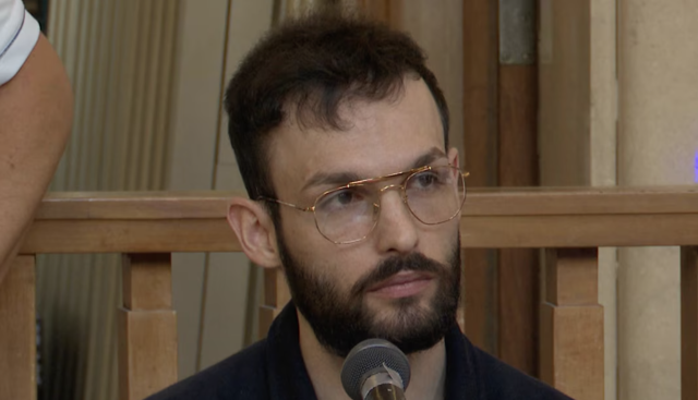 Condannato all'ergastolo per il duplice omicidio dei genitori, Benno Neumair insegna scacchi in carcere. La nuova vita 