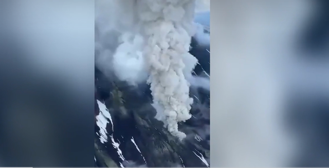 Kamchatka, eruzione del vulcano Krasheninnikov Kamchatka, eruzione del vulcano Krasheninnikov