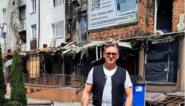 Nella foto Fabrizio Venturi nella città di Iripin devastata dai bombardamenti Nella foto Fabrizio Venturi nella città di Iripin devastata dai bombardamenti
