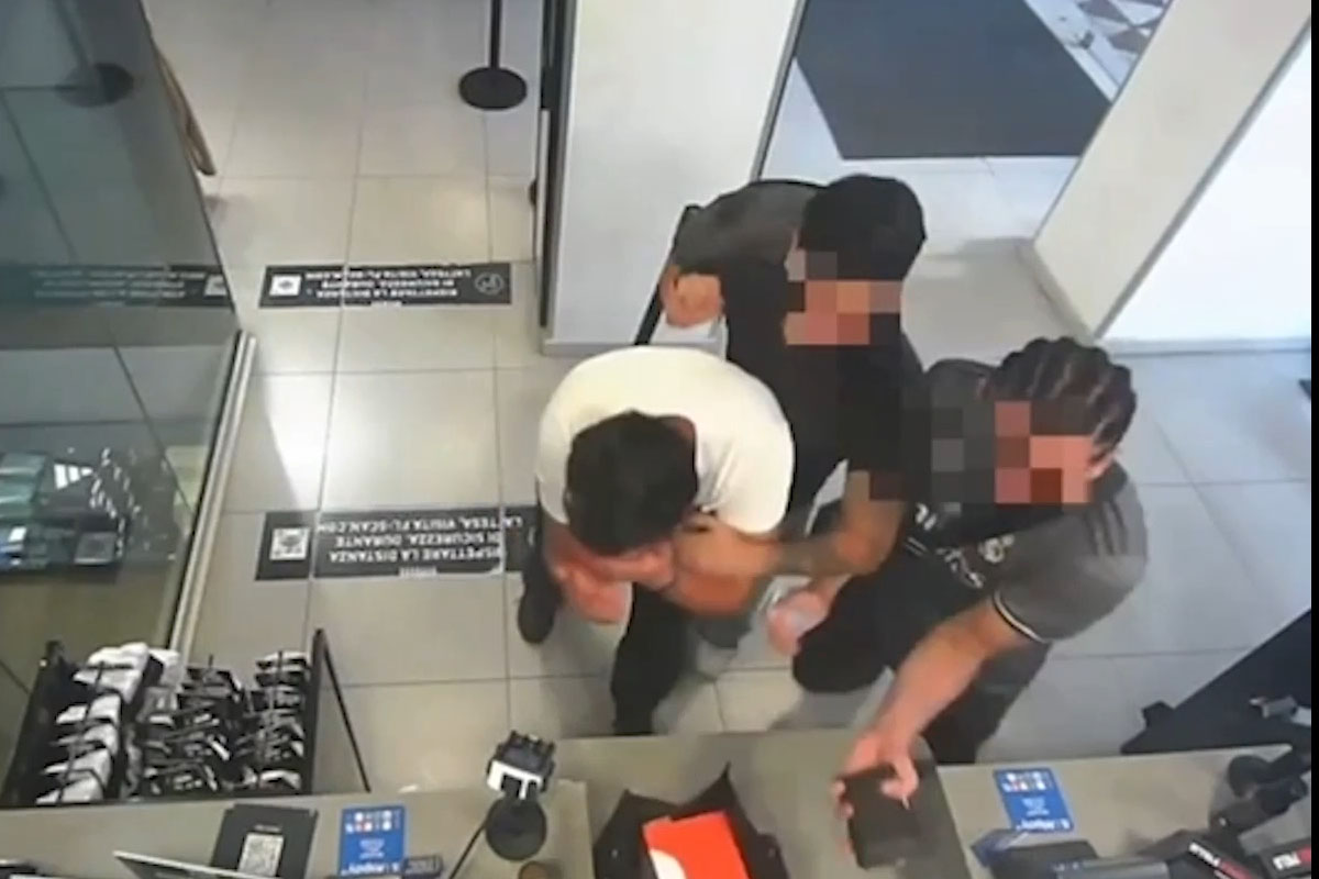 shopping folle in corso vittorio emanuele 17008364 spesi con carta di credito rubata arrestati