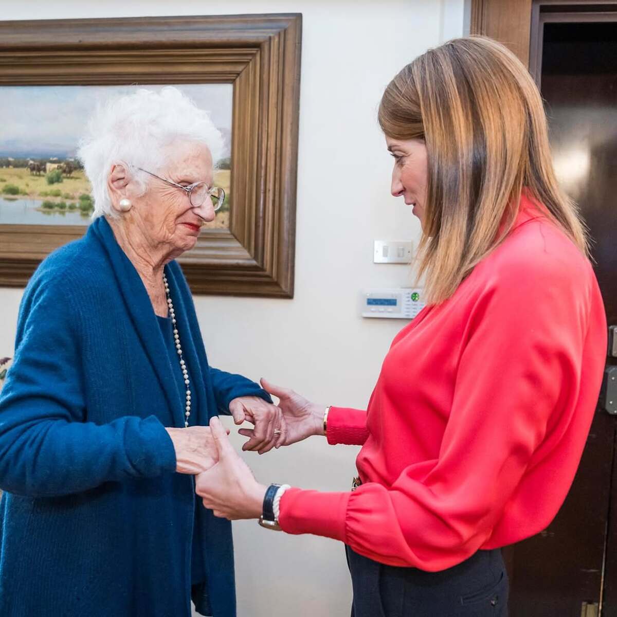 Roberta Metsola a casa di Liliana Segre Roberta Metsola a casa di Liliana Segre