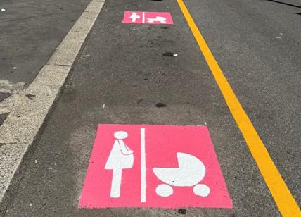 Milano, arrivano i primi stalli rosa: ecco come funzionano e chi ne ha diritto