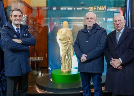 FNM adotta una nuova statua del Duomo: il “Santo barbuto con Libro” esposto a piazzale Cadorna