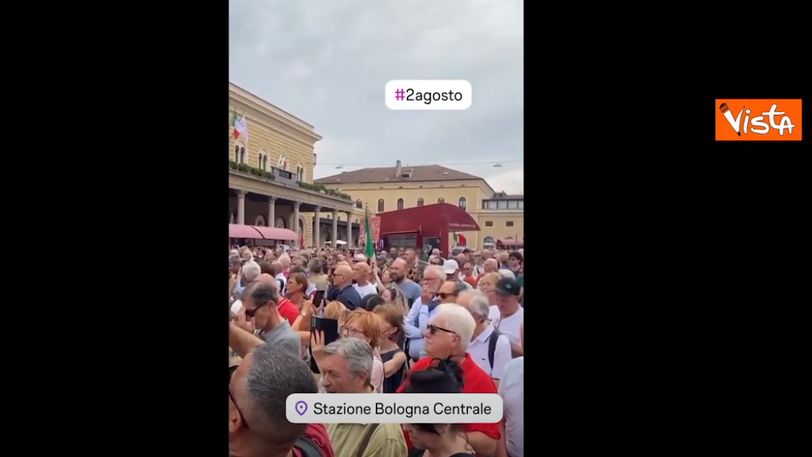 Strage di Bologna, 45° anniversario: il minuto di silenzio segnato dai fischi del treno   VIDEO