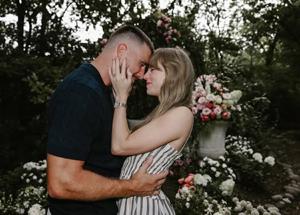 Taylor Swift e Travis Kelce si sposano: la proposta sui social supera i 27 milioni di like - FOTO