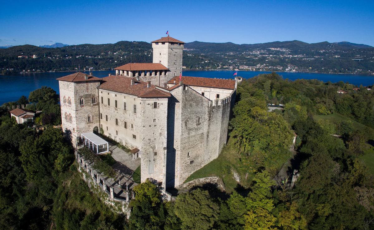Terre Borromeo Rocca Di Angera Esterno Terre Borromeo Rocca Di Angera Esterno