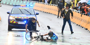 tifoso fermato polizia arrivo tour